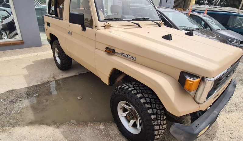 TOYOTA LAND CRUISER HARD TOP CLASICO AÑO 1986 lleno