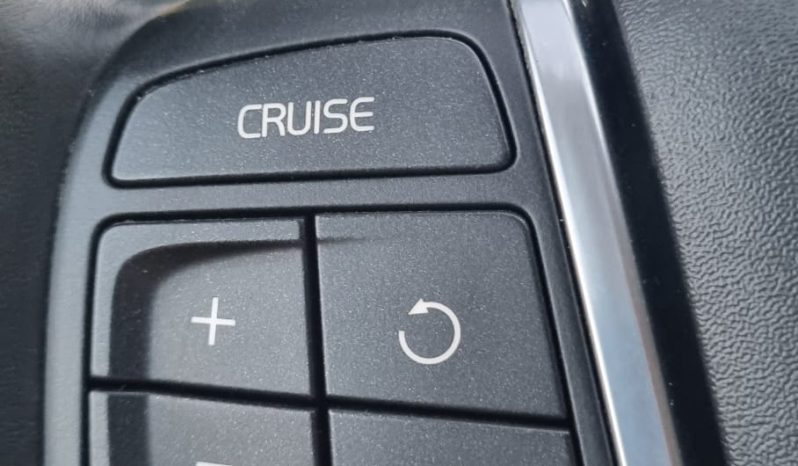 VOLVO XC60 MOMENTUN D3 2.0D 136CV 2013 AUTOMATICO FULL EQUIPE lleno