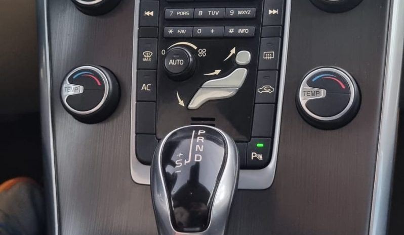 VOLVO XC60 MOMENTUN D3 2.0D 136CV 2013 AUTOMATICO FULL EQUIPE lleno