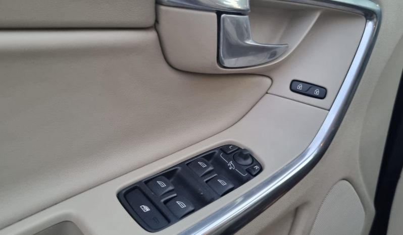 VOLVO XC60 MOMENTUN D3 2.0D 136CV 2013 AUTOMATICO FULL EQUIPE lleno