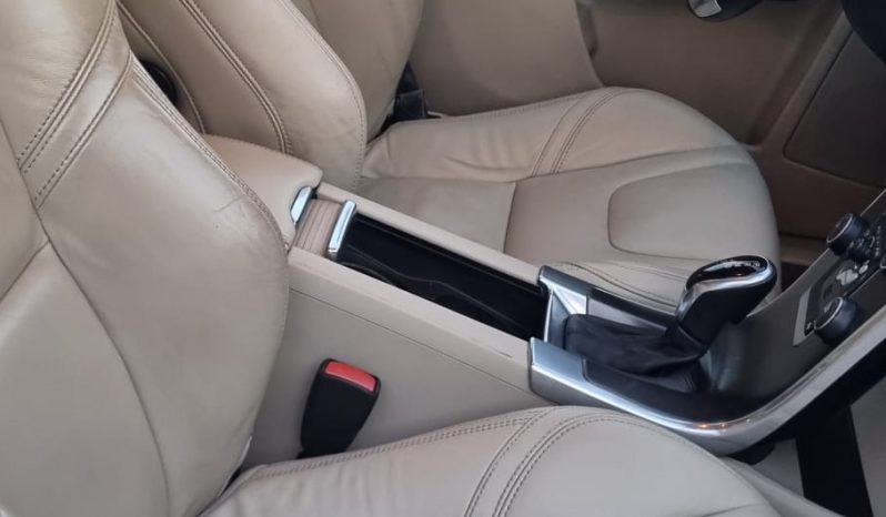 VOLVO XC60 MOMENTUN D3 2.0D 136CV 2013 AUTOMATICO FULL EQUIPE lleno